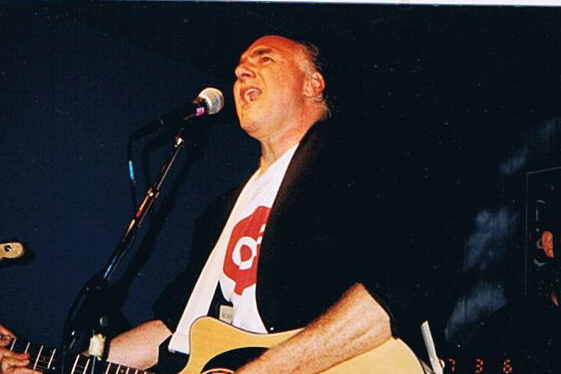 Harry Spero singing lead with Loaded